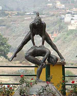 Santa Brígida. Niños a piola, 1998 / Bronce, Tamaño natural